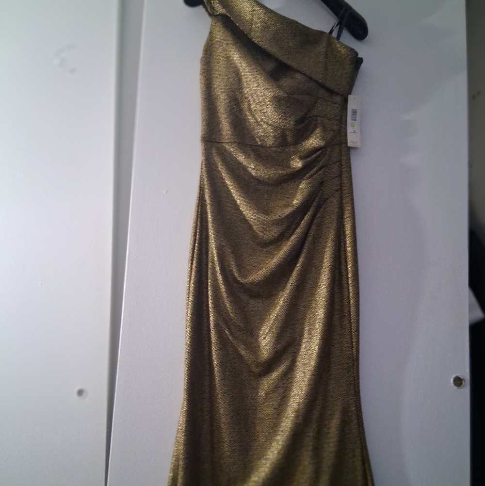 Elegant Gold One-Shoulder Dress